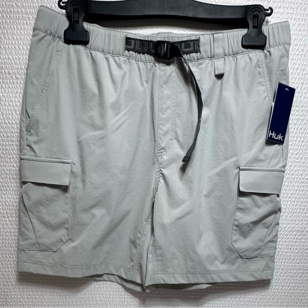 Huk Men's Performance Cargo Shorts - Light Gray